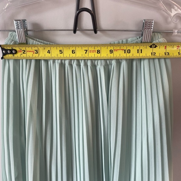 Victoria’s Secret, wmn size 2, stretch waist mint green pleated sheer maxi skirt - Picture 4 of 5